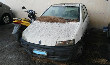 auto abbandonata parcheggio condominio